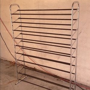 Wonderfully giant shoe rack